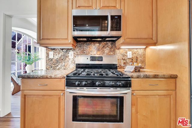 851 S Orange Drive, Los Angeles, CA 90036