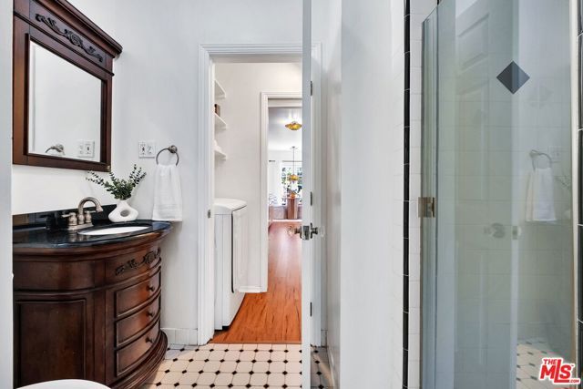 851 S Orange Drive, Los Angeles, CA 90036