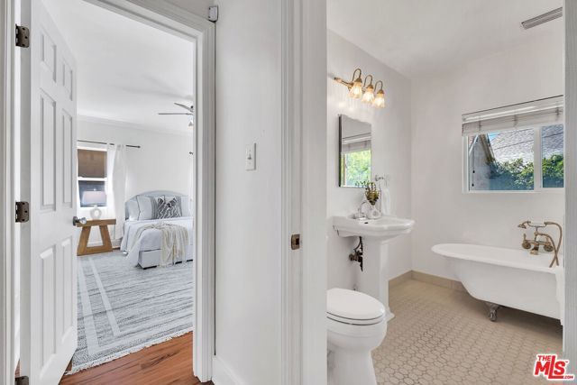 851 S Orange Drive, Los Angeles, CA 90036