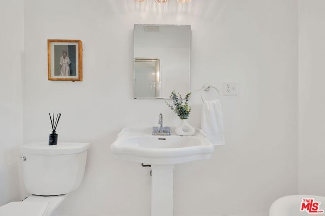 851 S Orange Drive, Los Angeles, CA 90036