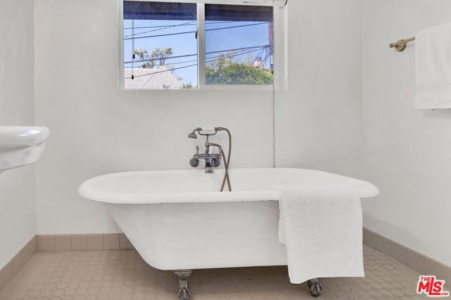 851 S Orange Drive, Los Angeles, CA 90036