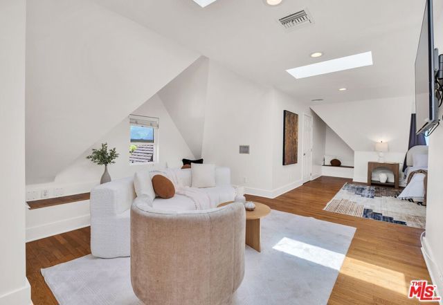 851 S Orange Drive, Los Angeles, CA 90036