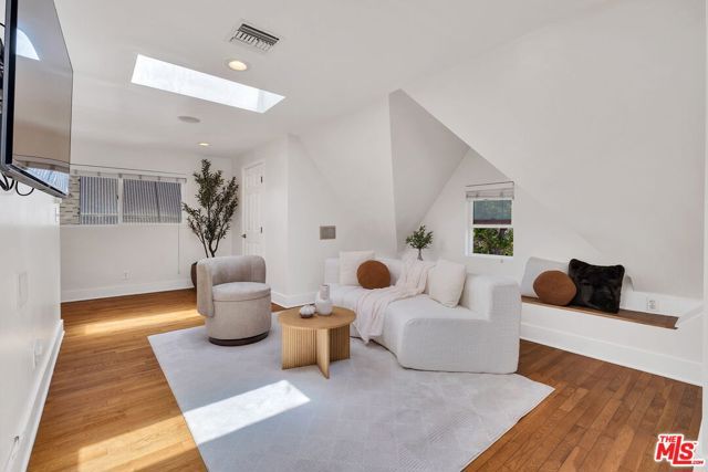 851 S Orange Drive, Los Angeles, CA 90036