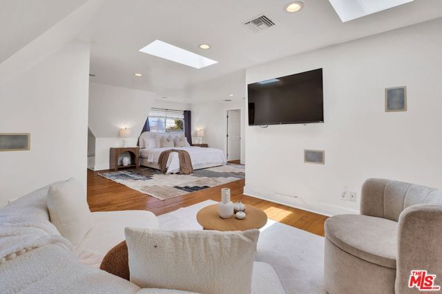 851 S Orange Drive, Los Angeles, CA 90036