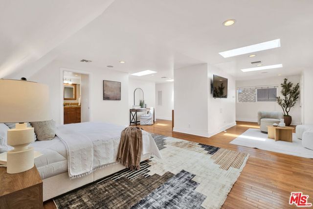 851 S Orange Drive, Los Angeles, CA 90036