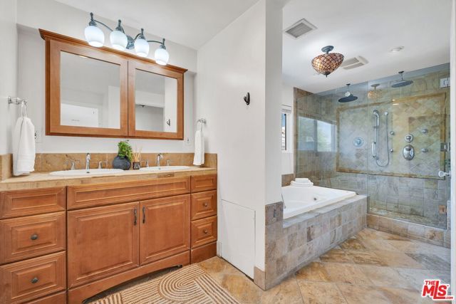 851 S Orange Drive, Los Angeles, CA 90036