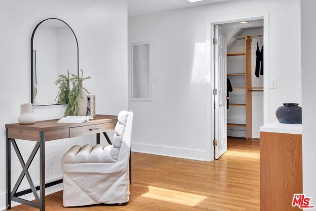 851 S Orange Drive, Los Angeles, CA 90036