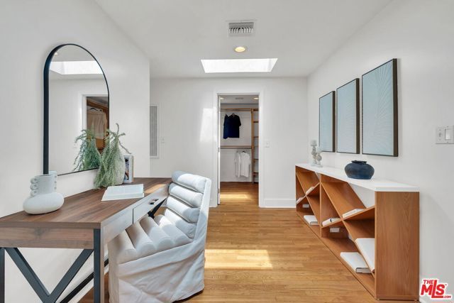 851 S Orange Drive, Los Angeles, CA 90036