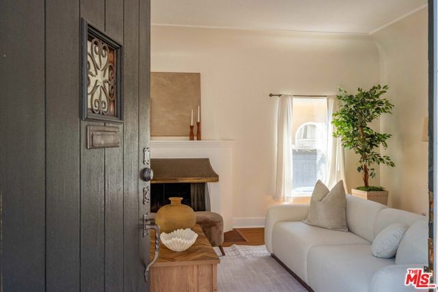 851 S Orange Drive, Los Angeles, CA 90036