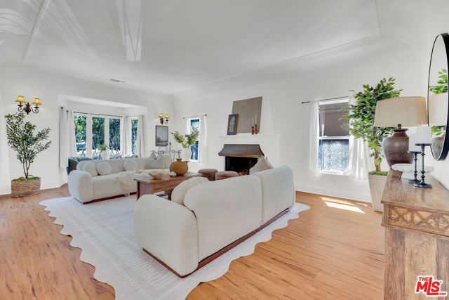 851 S Orange Drive, Los Angeles, CA 90036