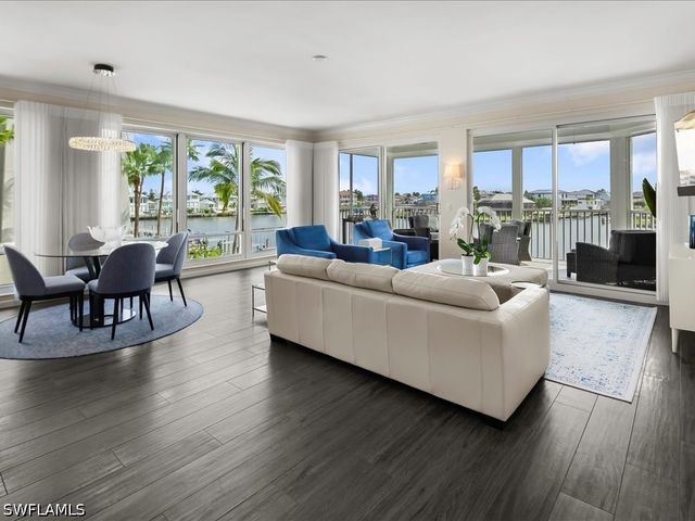 9790 Gulf Shore DR 204, Naples, FL 34108