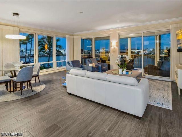 9790 Gulf Shore DR 204, Naples, FL 34108