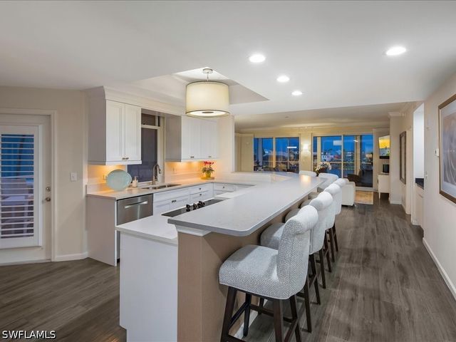 9790 Gulf Shore DR 204, Naples, FL 34108