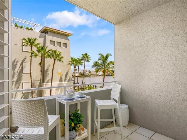 9790 Gulf Shore DR 204, Naples, FL 34108