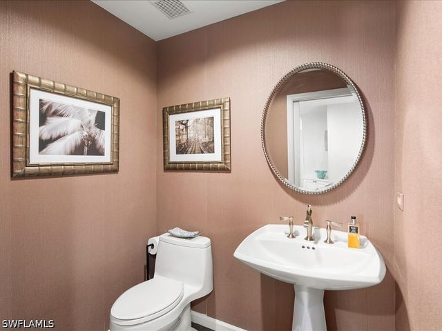 9790 Gulf Shore DR 204, Naples, FL 34108