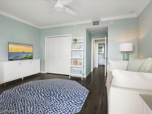 9790 Gulf Shore DR 204, Naples, FL 34108