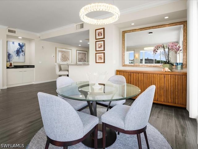 9790 Gulf Shore DR 204, Naples, FL 34108