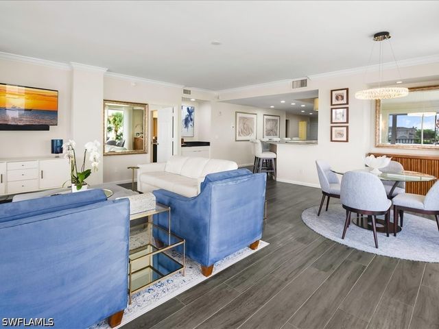 9790 Gulf Shore DR 204, Naples, FL 34108