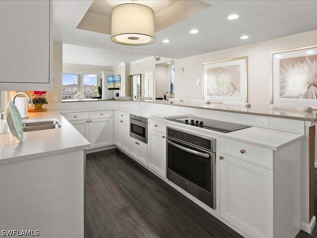 9790 Gulf Shore DR 204, Naples, FL 34108