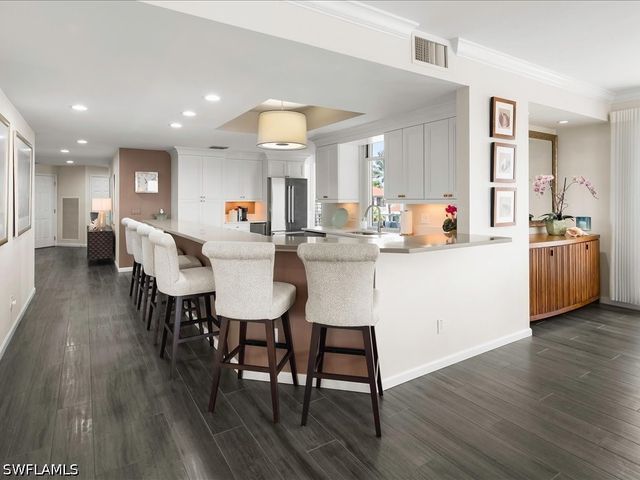 9790 Gulf Shore DR 204, Naples, FL 34108
