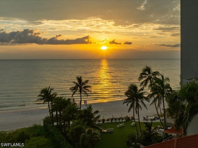 9790 Gulf Shore DR 204, Naples, FL 34108