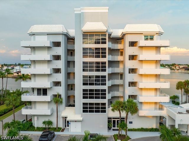 9790 Gulf Shore DR 204, Naples, FL 34108
