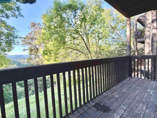 1975 Fair Ridge Ct, Walnut Creek, CA 94597