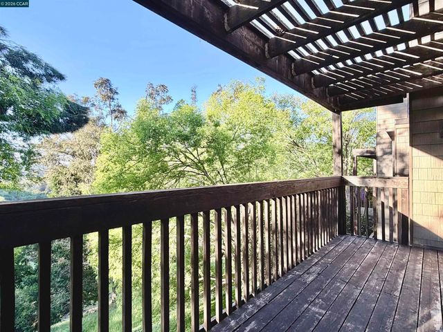 1975 Fair Ridge Ct, Walnut Creek, CA 94597