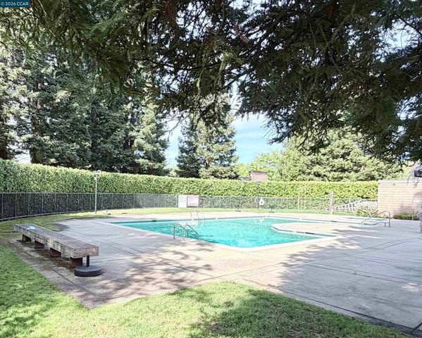 1975 Fair Ridge Ct, Walnut Creek, CA 94597