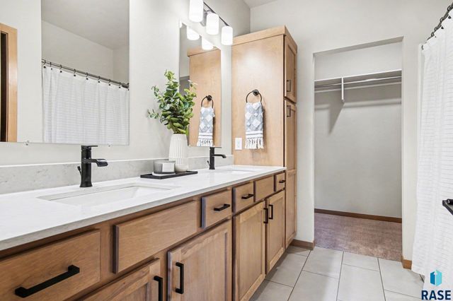 9213 W 43rd St Street, Sioux Falls, SD 57106