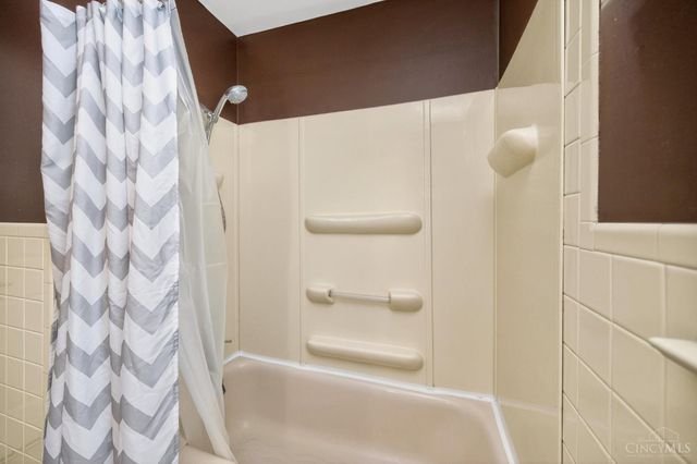 3833 Sterling Drive, Franklin Twp, OH 45005