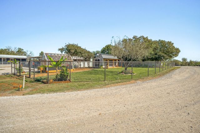 220 Treasure Beach, Comanche, TX 76442