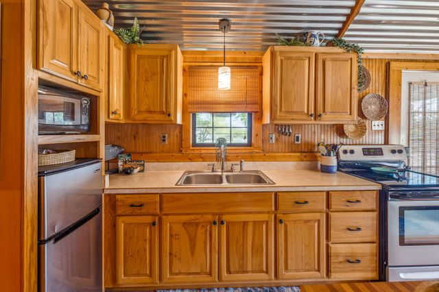 220 Treasure Beach, Comanche, TX 76442