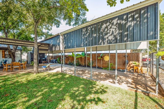 220 Treasure Beach, Comanche, TX 76442