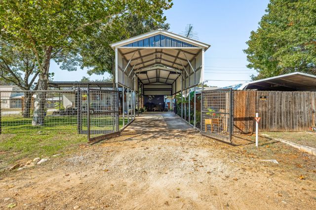 220 Treasure Beach, Comanche, TX 76442