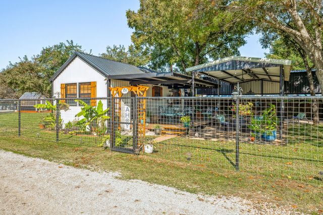 220 Treasure Beach, Comanche, TX 76442