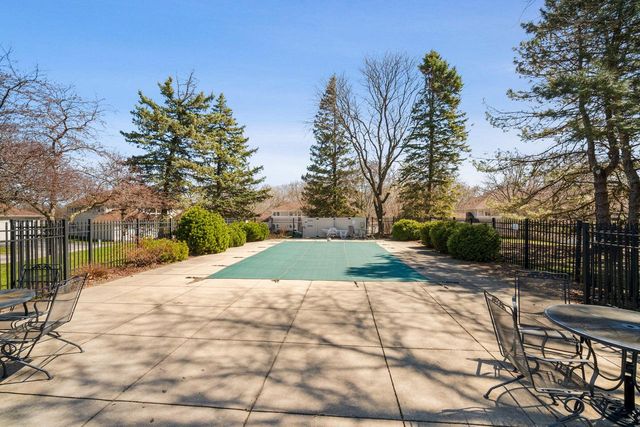 863 Puetz ROAD, Oak Creek, WI 53154