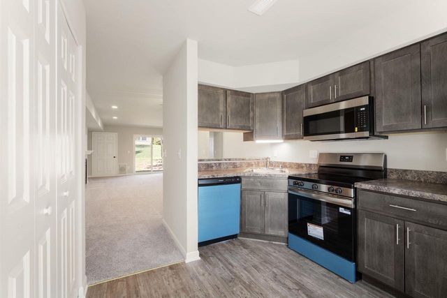 863 Puetz ROAD, Oak Creek, WI 53154