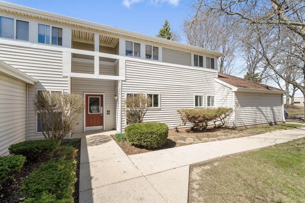 863 Puetz ROAD, Oak Creek, WI 53154