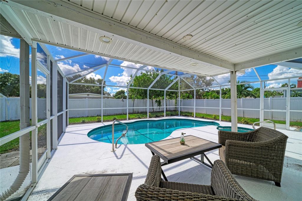 Image 15 of property listing at 3207 19TH AVENUE W, Bradenton, FL 34205