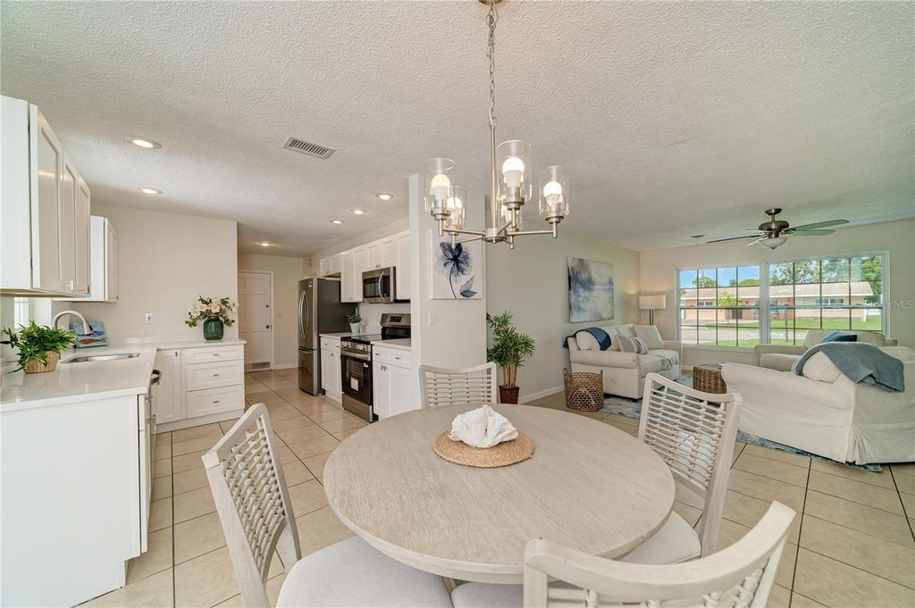 Image 7 of property listing at 3207 19TH AVENUE W, Bradenton, FL 34205