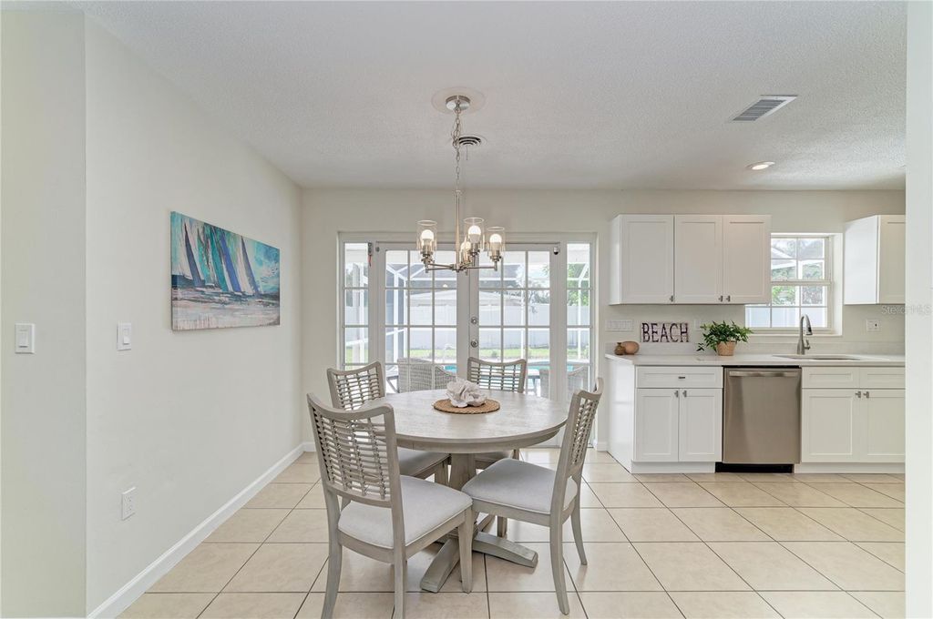 Image 8 of property listing at 3207 19TH AVENUE W, Bradenton, FL 34205