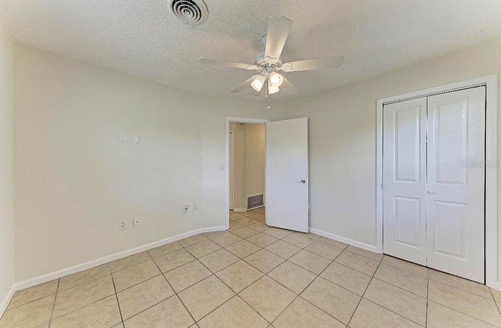 Image 9 of property listing at 3207 19TH AVENUE W, Bradenton, FL 34205