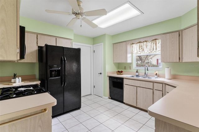 822 DUNDEE CIRCLE 822, Leesburg, FL 34788