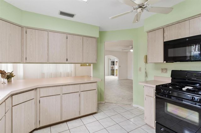 822 DUNDEE CIRCLE 822, Leesburg, FL 34788