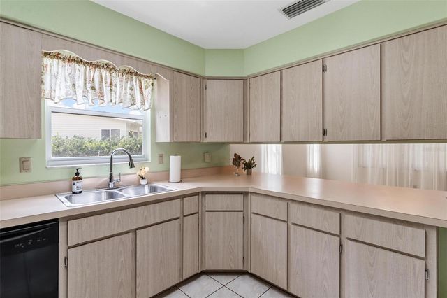 822 DUNDEE CIRCLE 822, Leesburg, FL 34788