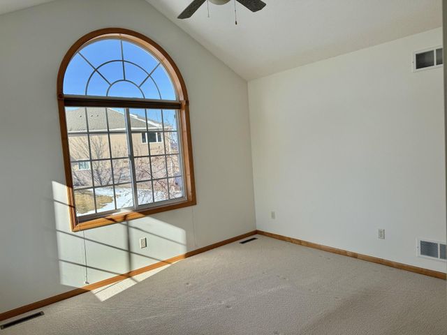 2526 Waterfall Way NW, Prior Lake, MN 55372
