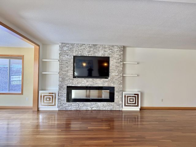 2526 Waterfall Way NW, Prior Lake, MN 55372