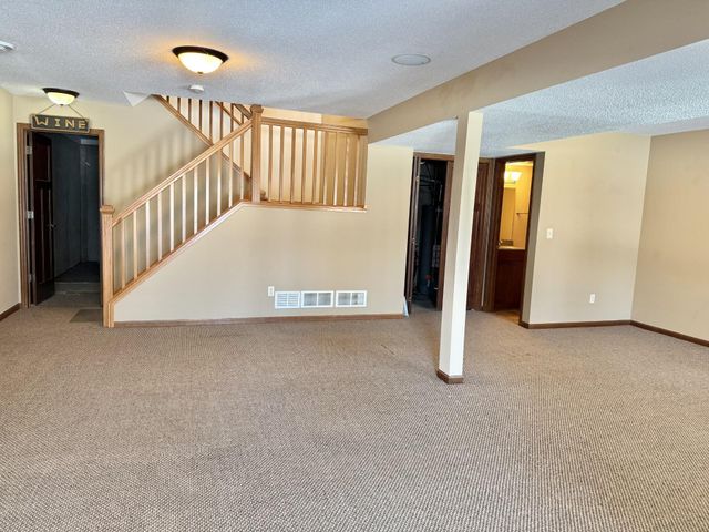 2526 Waterfall Way NW, Prior Lake, MN 55372