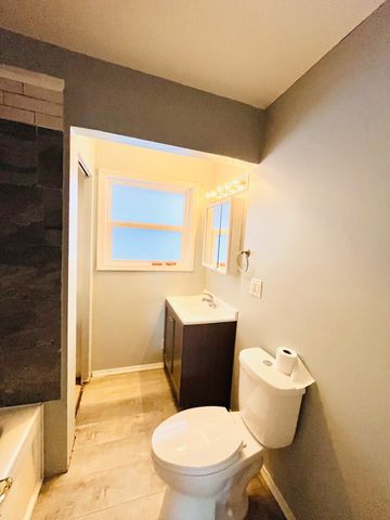 8819 Pine Avenue, Wonder Lake, IL 60097